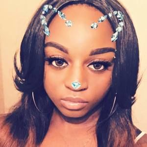 Meet your Posher, Tia